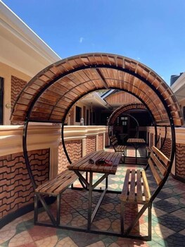 mawimbi jiko hotel taveta