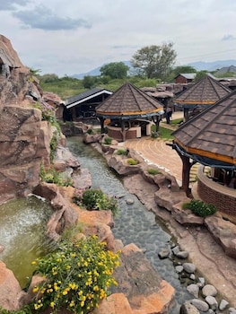 mawimbi jiko hotel taveta
