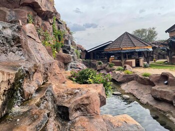 mawimbi jiko hotel taveta