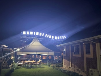 mawimbi jiko hotel taveta