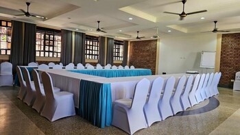 mawimbi jiko hotel taveta