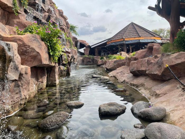 mawimbi jiko hotel taveta
