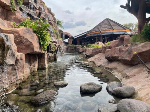mawimbi jiko hotel taveta
