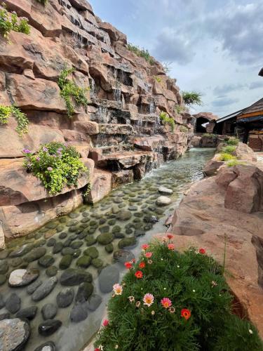 mawimbi jiko hotel taveta