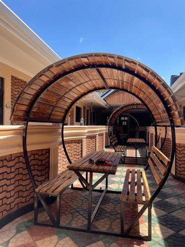 mawimbi jiko hotel taveta