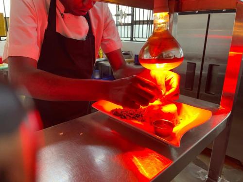 mawimbi jiko hotel taveta