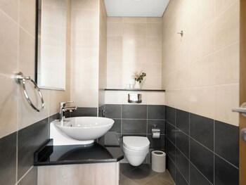 charming flat with sea and ain view