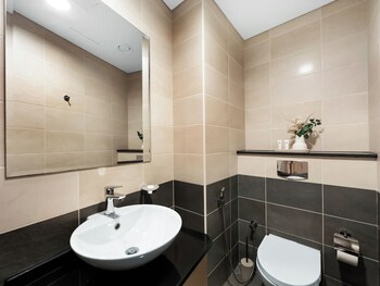 charming flat with sea and ain view