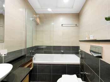 charming flat with sea and ain view