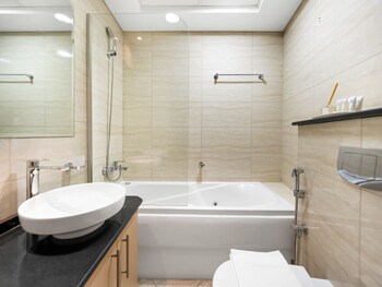 charming flat with sea and ain view