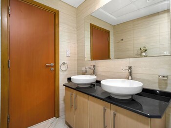 charming flat with sea and ain view