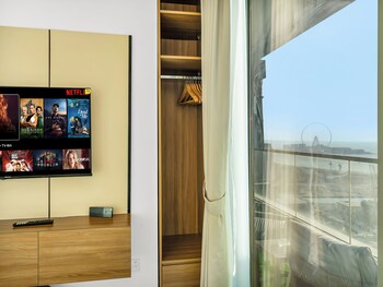 charming flat with sea and ain view