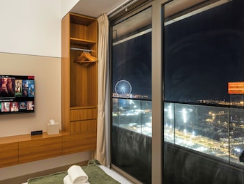 charming flat with sea and ain view