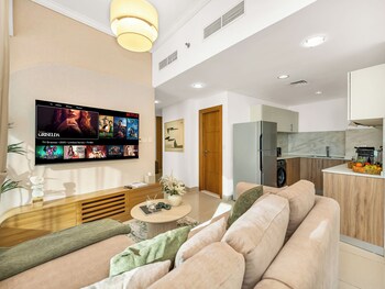 charming flat with sea and ain view