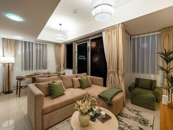 charming flat with sea and ain view