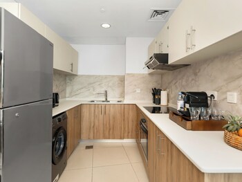Charming Flat With Sea & Ain View,,0 star