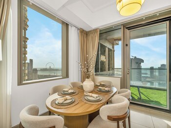 charming flat with sea and ain view