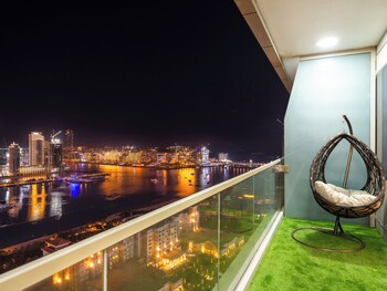 charming flat with sea and ain view