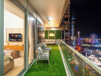 charming flat with sea and ain view