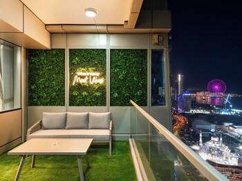 charming flat with sea and ain view