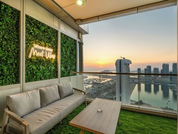 charming flat with sea and ain view