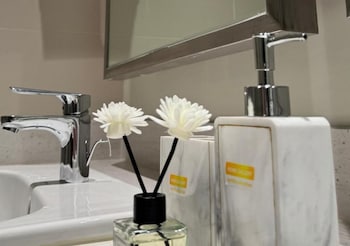Eleve Suites,,2 star