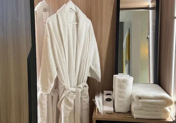 Eleve Suites,,2 star