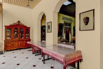 Oyo 95140 Metro Guest House,59Jc-279 Brontokusuman Yogyakarta,2 star