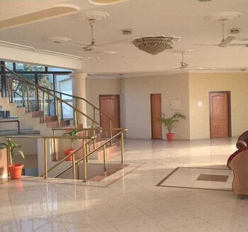 Park In By Jolly Plaza,,2 star