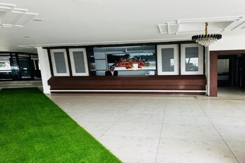Park In By Jolly Plaza,,2 star