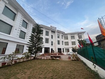 Park In By Jolly Plaza,,2 star