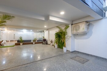 the empire hotel near dlf golf course