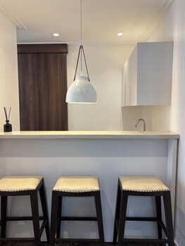 Boardroom Apartment  By Jotani Living,,5 star