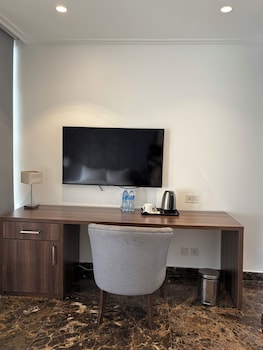 Boardroom Apartment  By Jotani Living,,5 star