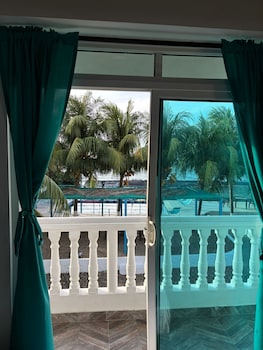 los pinos beach club