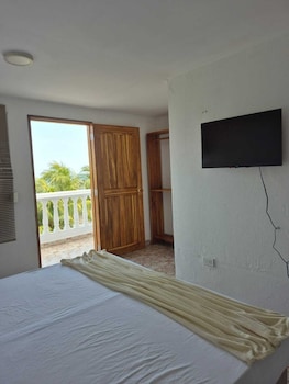 los pinos beach club