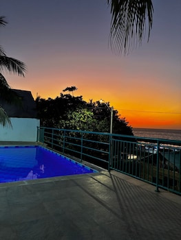 Los Pinos Beach Club,,3 star