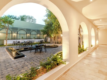 hotel serenata santa lucia merida