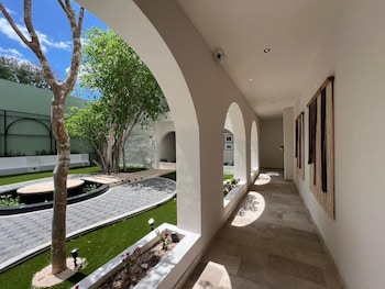 hotel serenata santa lucia merida