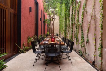 hotel serenata santa lucia merida