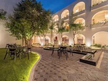 hotel serenata santa lucia merida