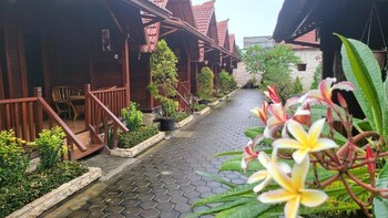 Uli Wood Villa Jimbaran,,3 star