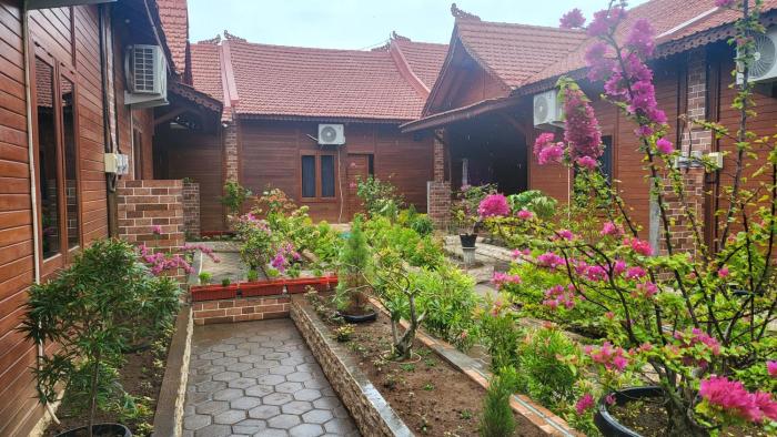 uli wood villa jimbaran