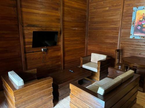 uli wood villa jimbaran