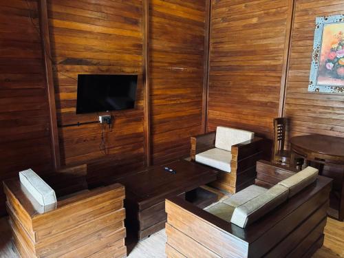 uli wood villa jimbaran
