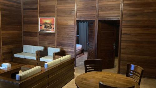 uli wood villa jimbaran
