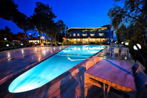 Pamukkale White Heaven Suite Hotel,Beylerbeyi>>Akköy,3 star