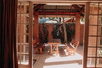 La Rona Hospitality Services,,4 star