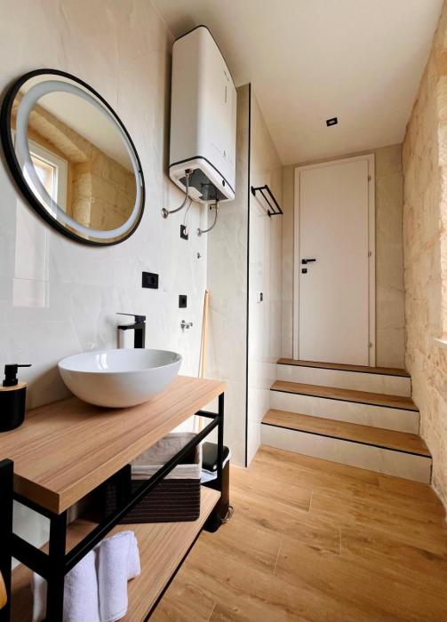 luxury apartments white house