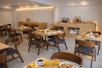 city crown hotel
